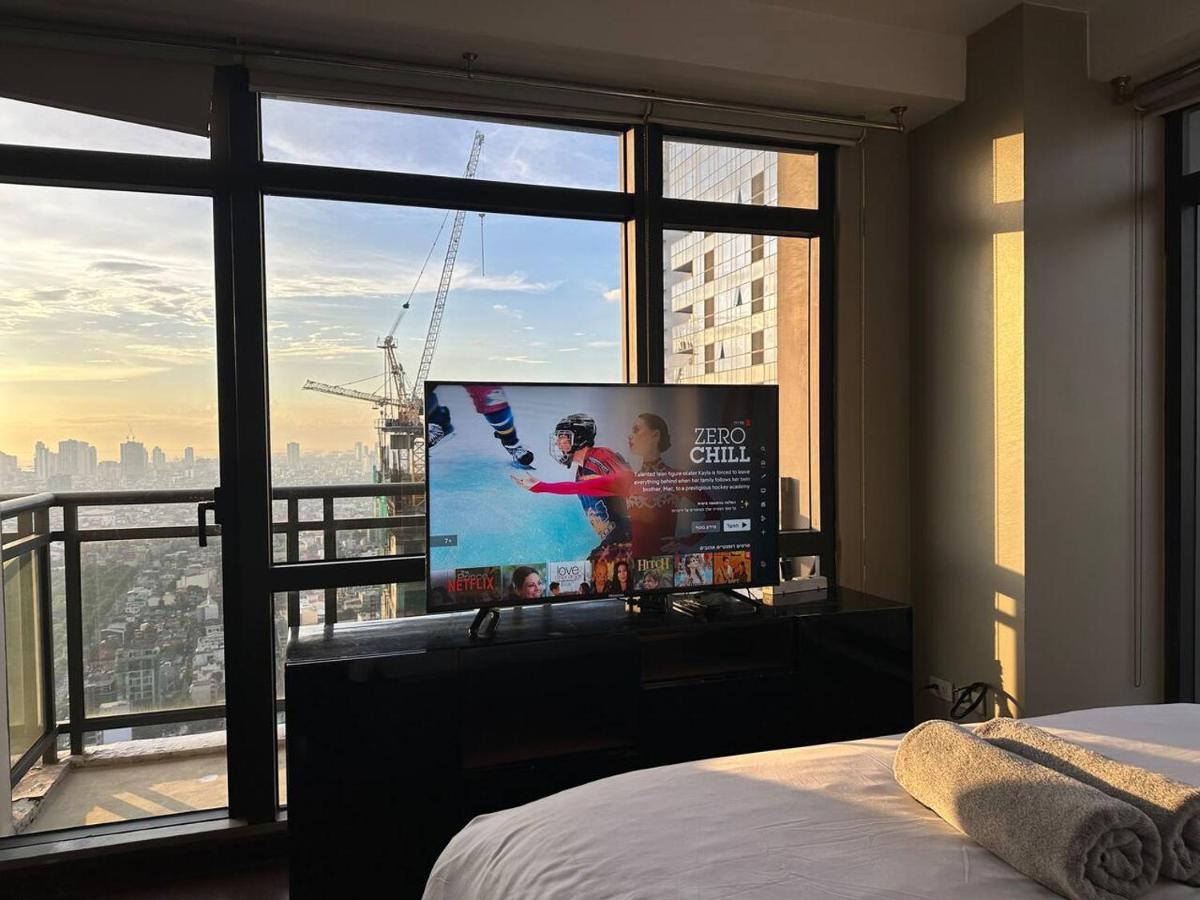 Homestyle Rare Find Corner With 2 Balconies In The Gramercy Residences *