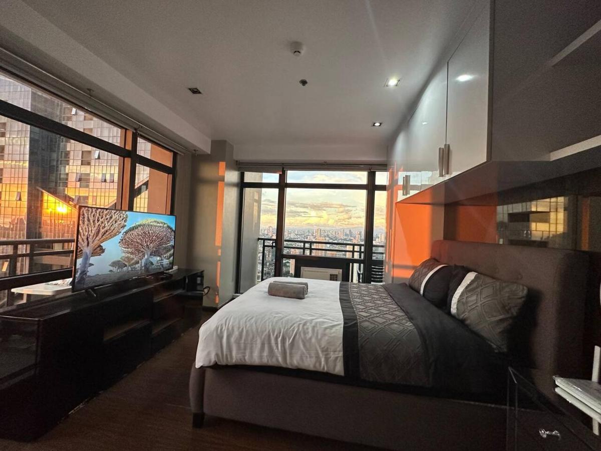 Homestyle Rare Find Corner With 2 Balconies In The Gramercy Residences Apartment