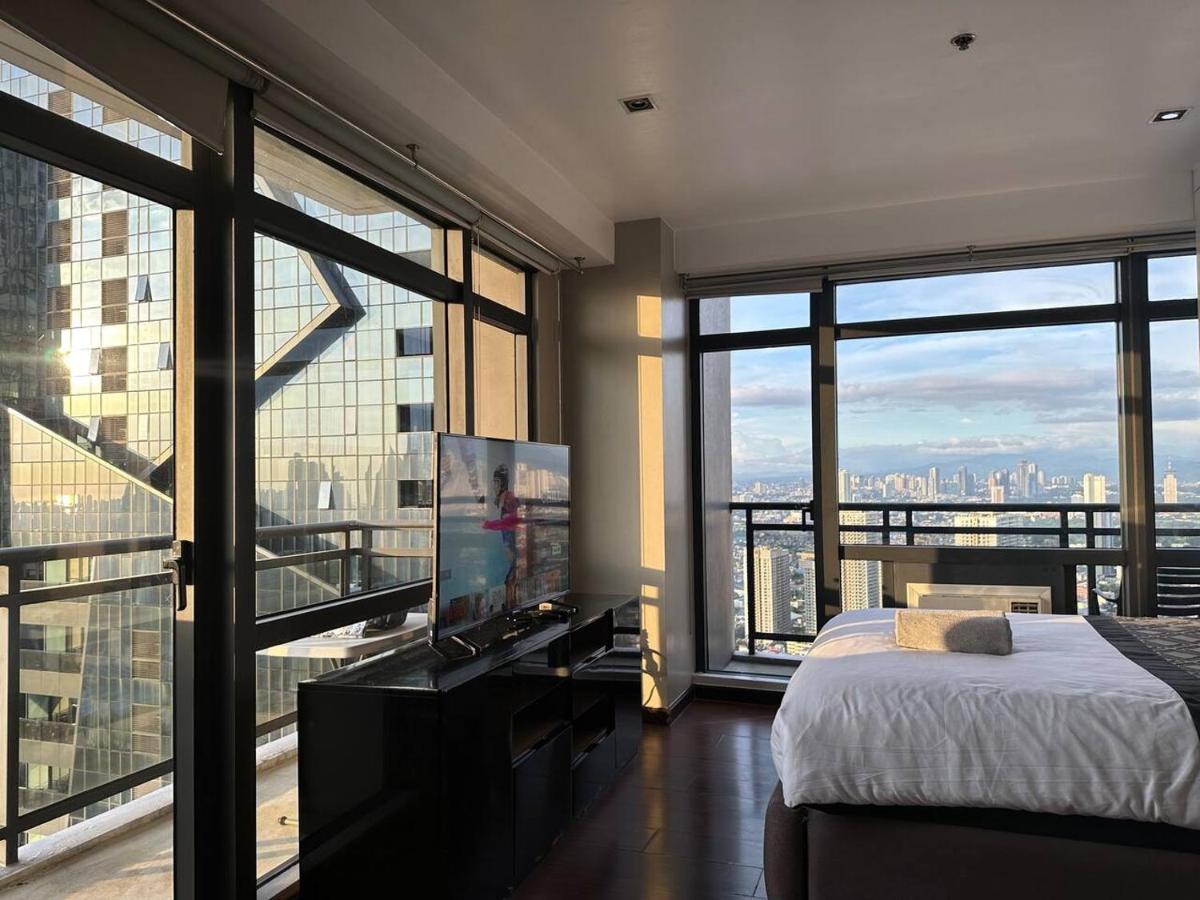 Homestyle Rare Find Corner With 2 Balconies In The Gramercy Residences *