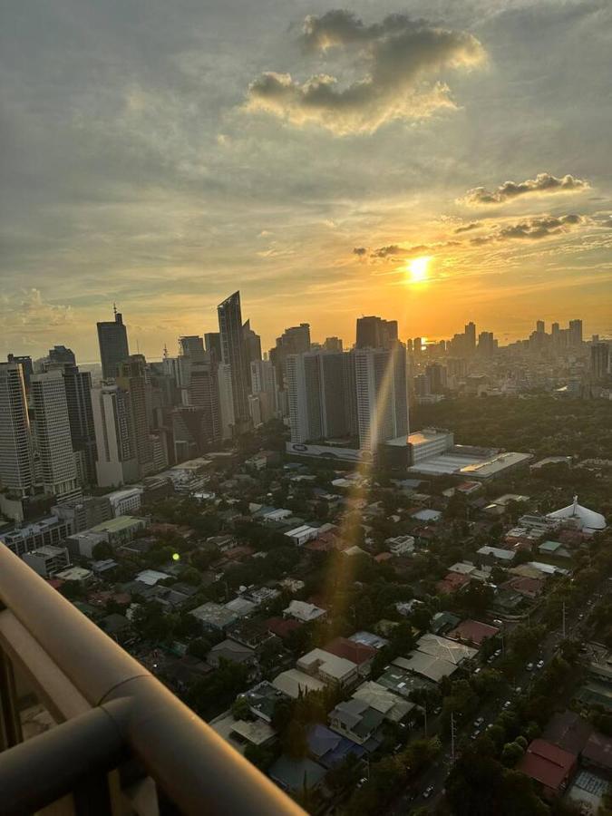 Homestyle Rare Find Corner With 2 Balconies In The Gramercy Residences * Manila