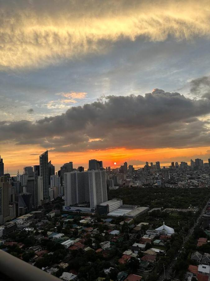 Apartment Homestyle Rare Find Corner With 2 Balconies In The Gramercy Residences *