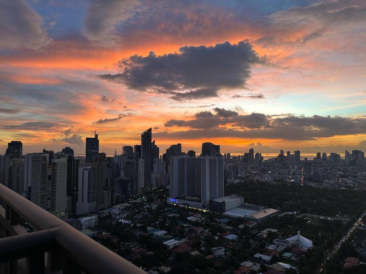 Homestyle Rare Find Corner With 2 Balconies In The Gramercy Residences