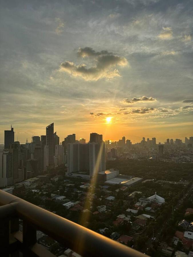 Homestyle Rare Find Corner With 2 Balconies In The Gramercy Residences Manila