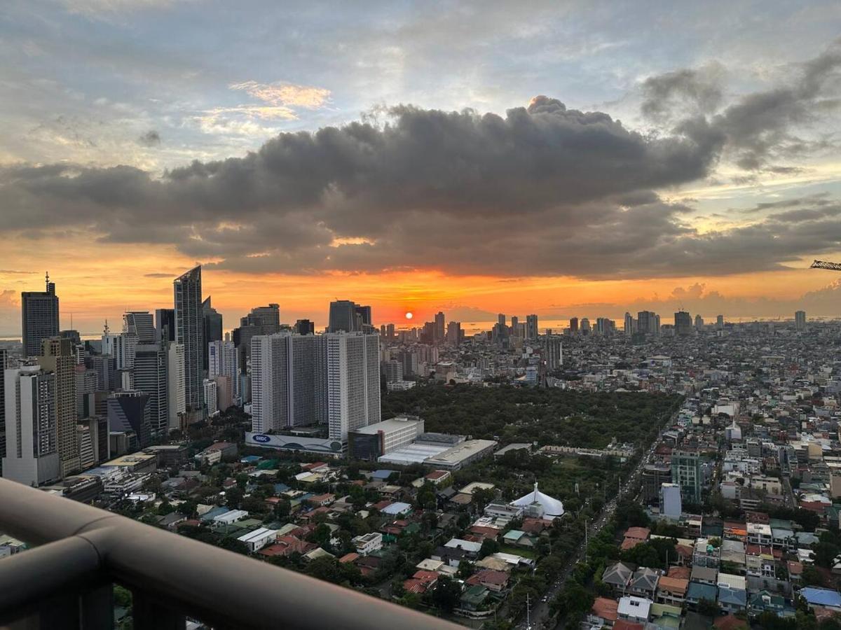 Apartment Homestyle Rare Find Corner With 2 Balconies In The Gramercy Residences *