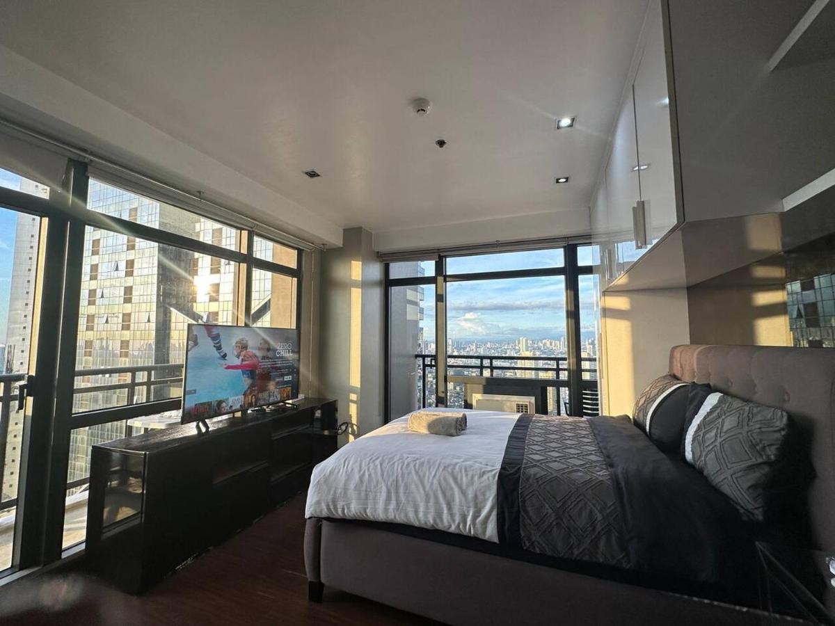 Homestyle Rare Find Corner With 2 Balconies In The Gramercy Residences