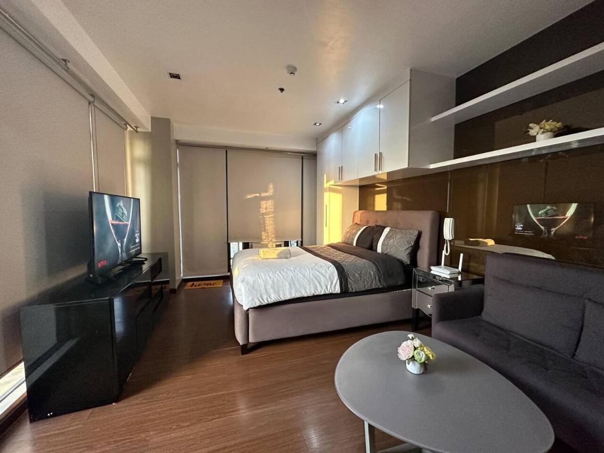 Homestyle Rare Find Corner With 2 Balconies In The Gramercy Residences Apartment *