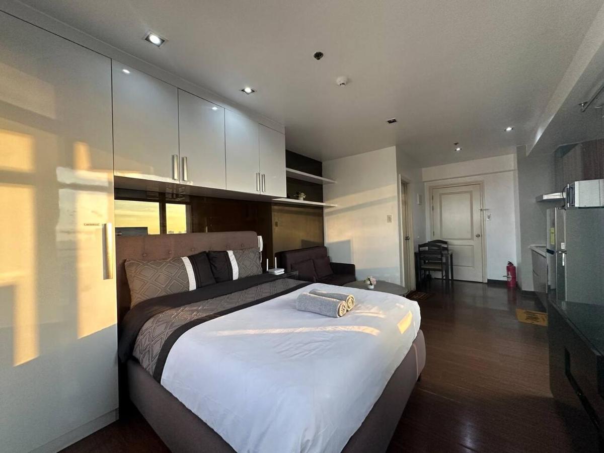 Apartment Homestyle Rare Find Corner With 2 Balconies In The Gramercy Residences