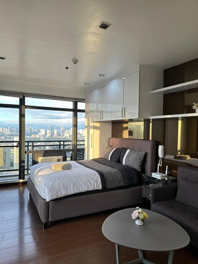 Apartment Homestyle Rare Find Corner With 2 Balconies In The Gramercy Residences *
