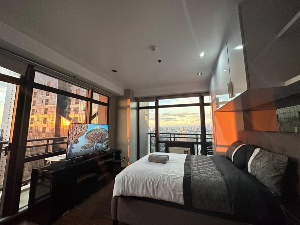 Homestyle Rare Find Corner With 2 Balconies In The Gramercy Residences *